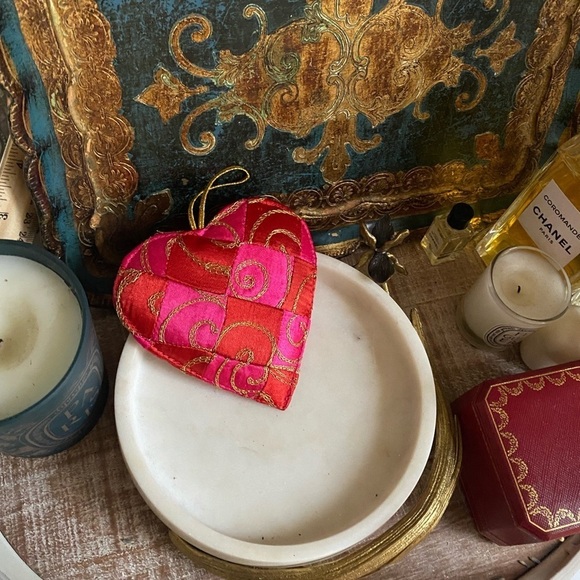 vintage quilt style heart Christmas ornament or pin cushion - Picture 3 of 5